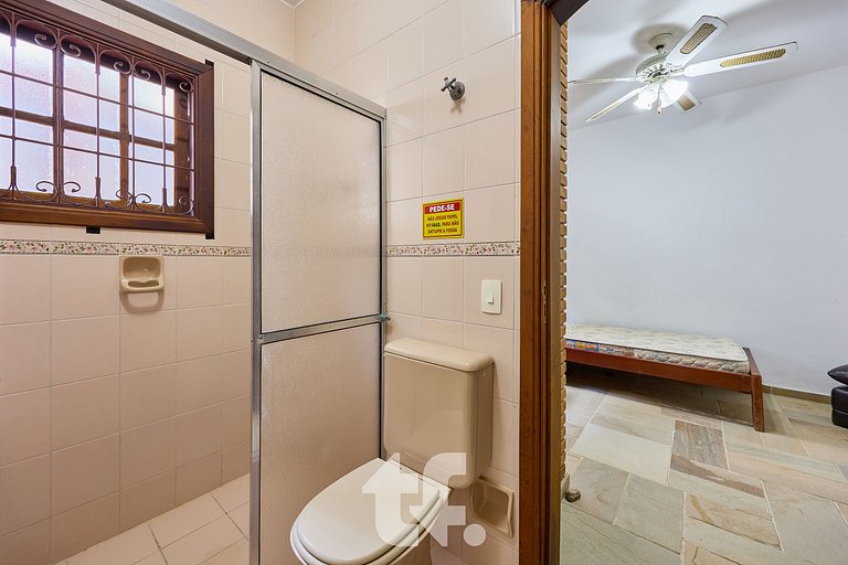 Linda Casa com Piscina no Condomínio Pedra Verde
